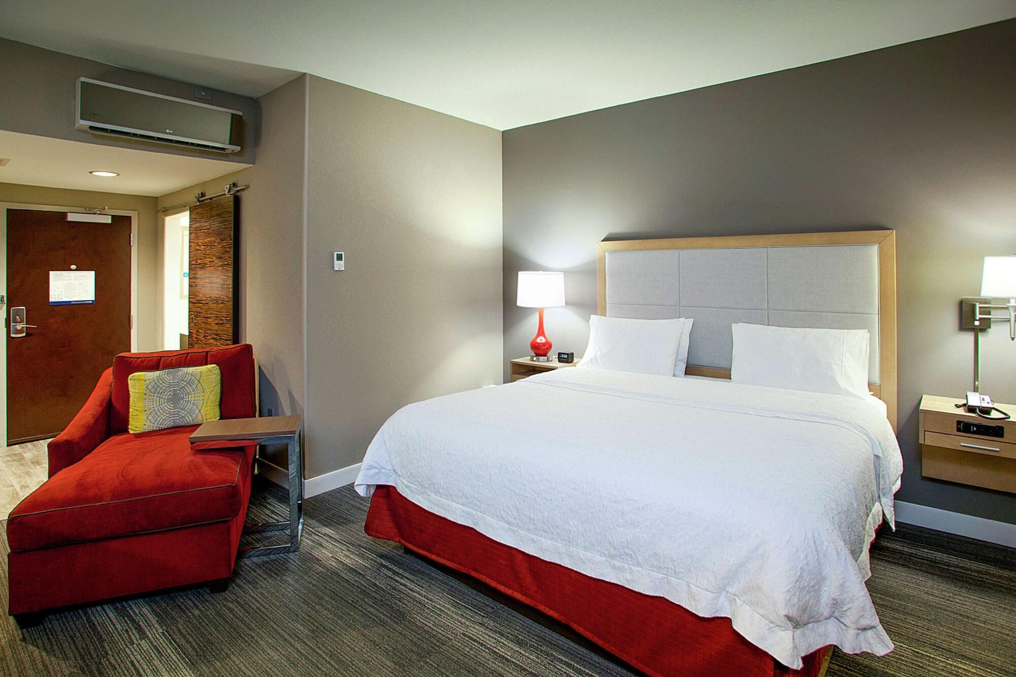 Hampton Kansas - Downtown Financial District Hotel 3*