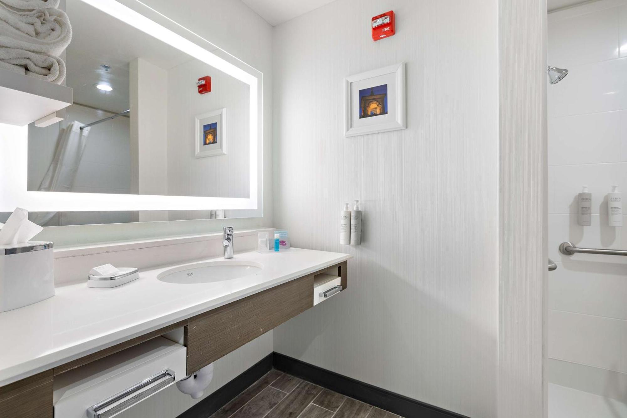 Hotel Hampton Kansas - Downtown Financial District