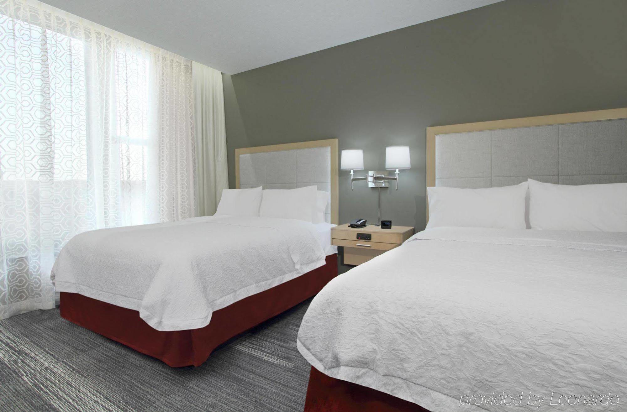 Hampton Kansas - Downtown Financial District Hotel